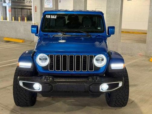 Hydro Blue Pearlcoat 2025 Jeep Wrangler 4-Door Sahara 4x4