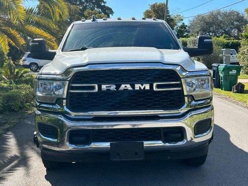 2023 RAM 3500 Tradesman Crew Cab 4x4 8' Box