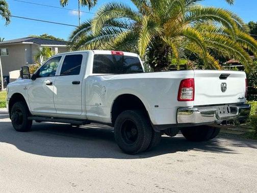 2023 RAM 3500 Tradesman Crew Cab 4x4 8' Box