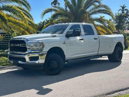 2023 RAM 3500 Tradesman Crew Cab 4x4 8' Box
