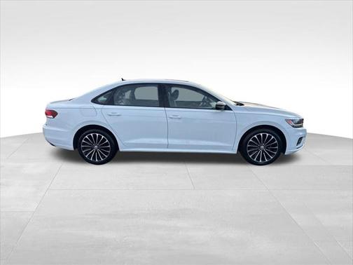 2022 Volkswagen Passat 2.0T Limited Edition