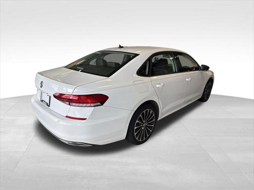 2022 Volkswagen Passat 2.0T Limited Edition