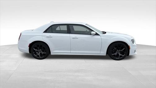 2022 Chrysler 300 Touring