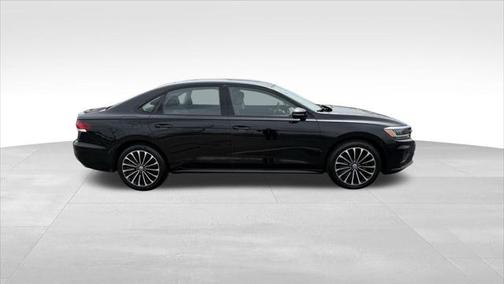 2022 Volkswagen Passat 2.0T Limited Edition