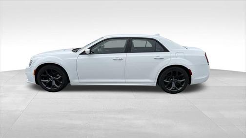 2022 Chrysler 300 Touring