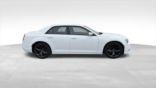 2022 Chrysler 300 Touring