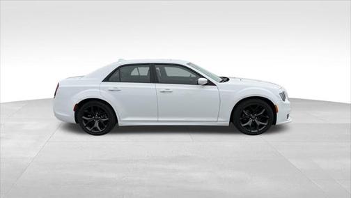 2022 Chrysler 300 Touring