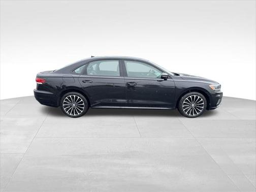 2022 Volkswagen Passat 2.0T Limited Edition