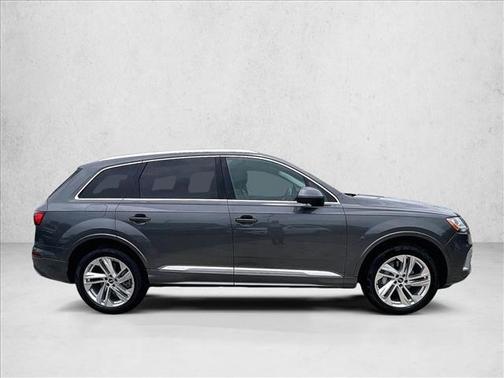 Samurai Gray Metallic 2022 Audi Q7 45 Premium