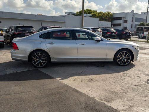 2018 Volvo S90 T5 Momentum