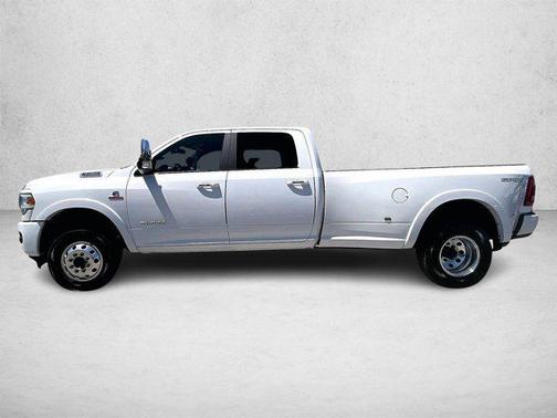 Bright White Clearcoat 2021 RAM 3500 Laramie Crew Cab 4x4 8' Box