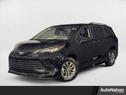 2024 Toyota Sienna XLE 8 Passenger