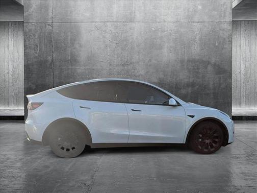 2022 Tesla Model Y Long Range Dual Motor All-Wheel Drive