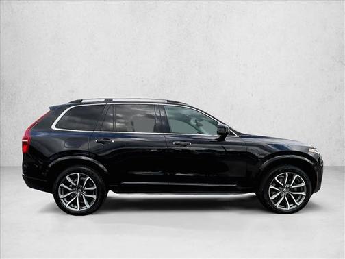 2019 Volvo XC90 T6 Momentum