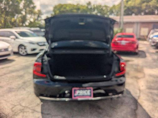 2025 Volvo S90 B6 Plus