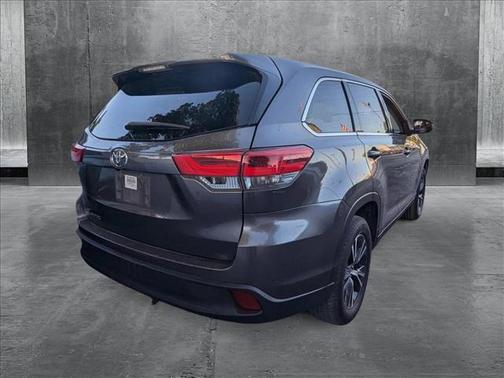 2019 Toyota Highlander LE I4