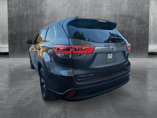 2019 Toyota Highlander LE I4