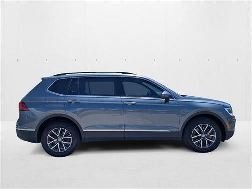Platinum Gray Metallic 2020 Volkswagen Tiguan 2.0T SE