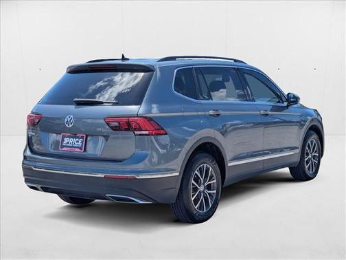 Platinum Gray Metallic 2020 Volkswagen Tiguan 2.0T SE