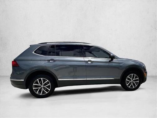 Platinum Gray Metallic 2020 Volkswagen Tiguan 2.0T SE
