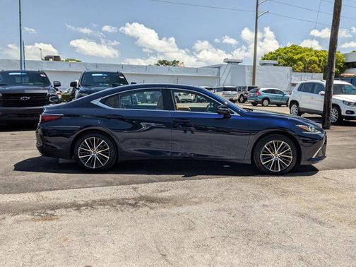 2022 Lexus ES 350 Base