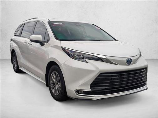 2024 Toyota Sienna XLE
