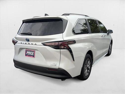 2024 Toyota Sienna XLE 8 Passenger