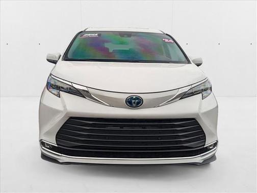 2024 Toyota Sienna XLE 8 Passenger