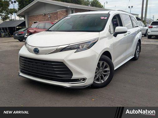 2024 Toyota Sienna XLE 8 Passenger