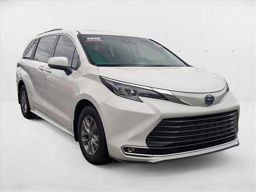 2024 Toyota Sienna XLE 8 Passenger