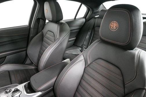 2025 Alfa Romeo Giulia Intensa