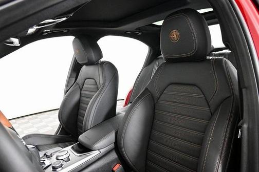 2025 Alfa Romeo Giulia Intensa