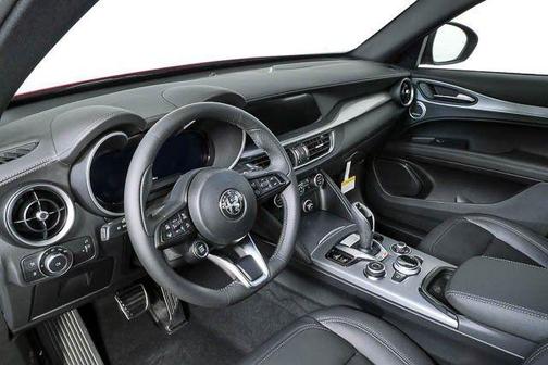 Rosso 2026 Alfa Romeo Stelvio Base