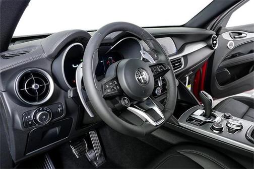 2025 Alfa Romeo Stelvio Base