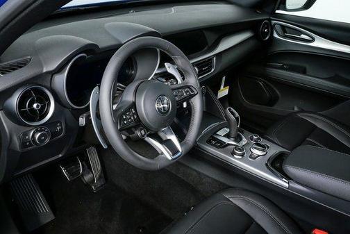 2025 Alfa Romeo Stelvio Base
