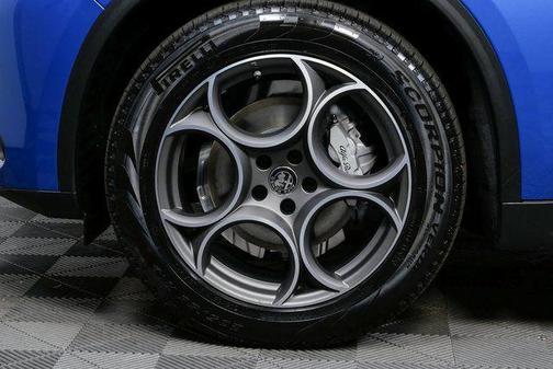 2025 Alfa Romeo Stelvio Base