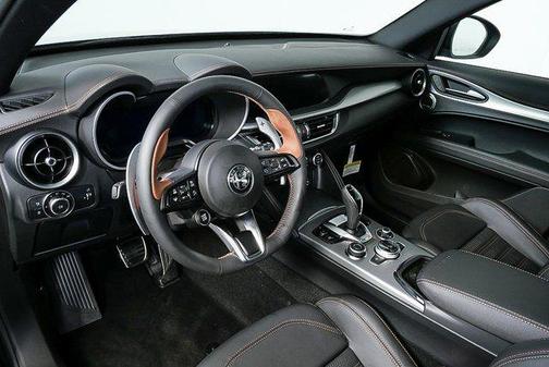 Vulcano Black Metallic 2025 Alfa Romeo Stelvio Base