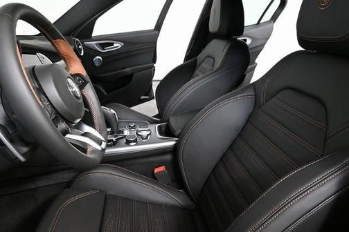 2025 Alfa Romeo Giulia Intensa