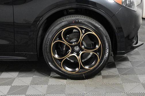 2025 Alfa Romeo Stelvio Base