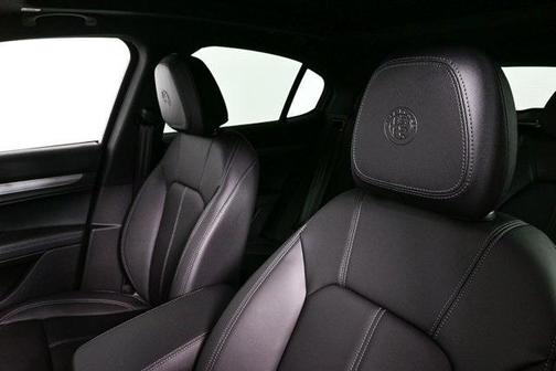 2025 Alfa Romeo Stelvio Base