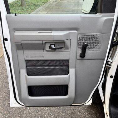 2009 Ford E350 Super Duty XL Wagon