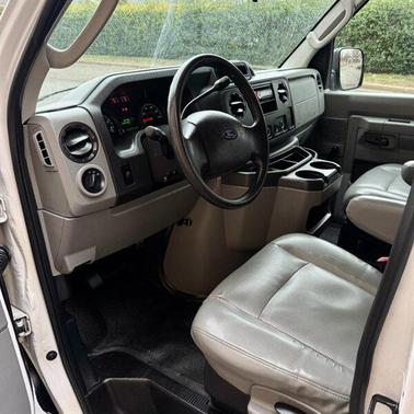 2009 Ford E350 Super Duty XL Wagon