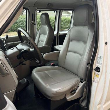 2009 Ford E350 Super Duty XL Wagon