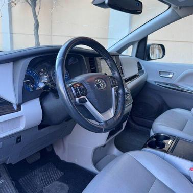 2019 Toyota Sienna XLE