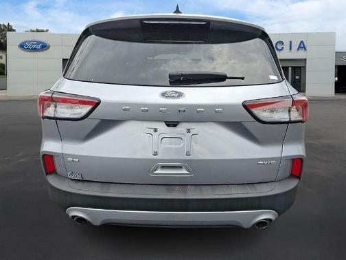 ICONIC SILVER 2022 Ford Escape SE