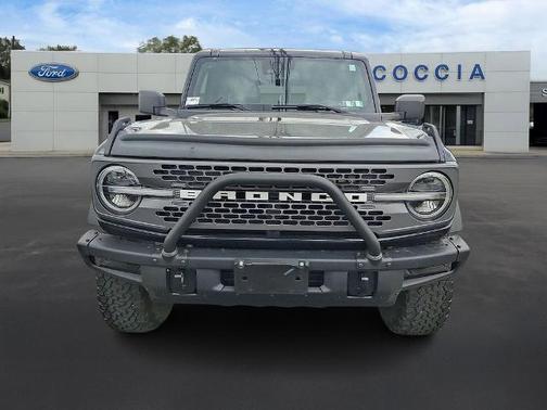 SHADOW BLACK 2023 Ford Bronco BADLANDS