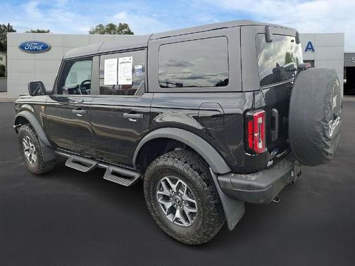 SHADOW BLACK 2023 Ford Bronco BADLANDS