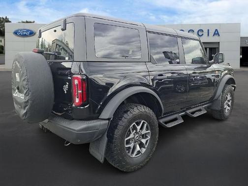 SHADOW BLACK 2023 Ford Bronco BADLANDS