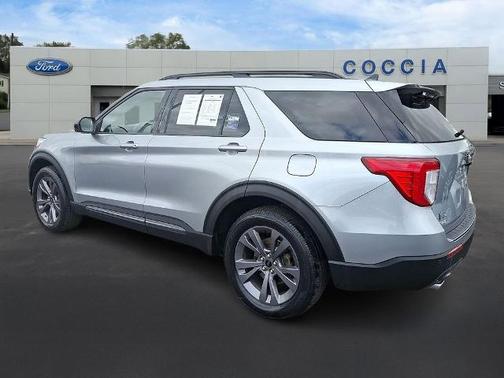 ICONIC SILVER METALLIC 2023 Ford Explorer XLT