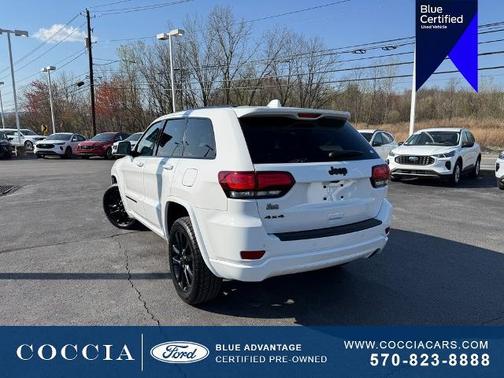 2022 Jeep Grand Cherokee LAREDO